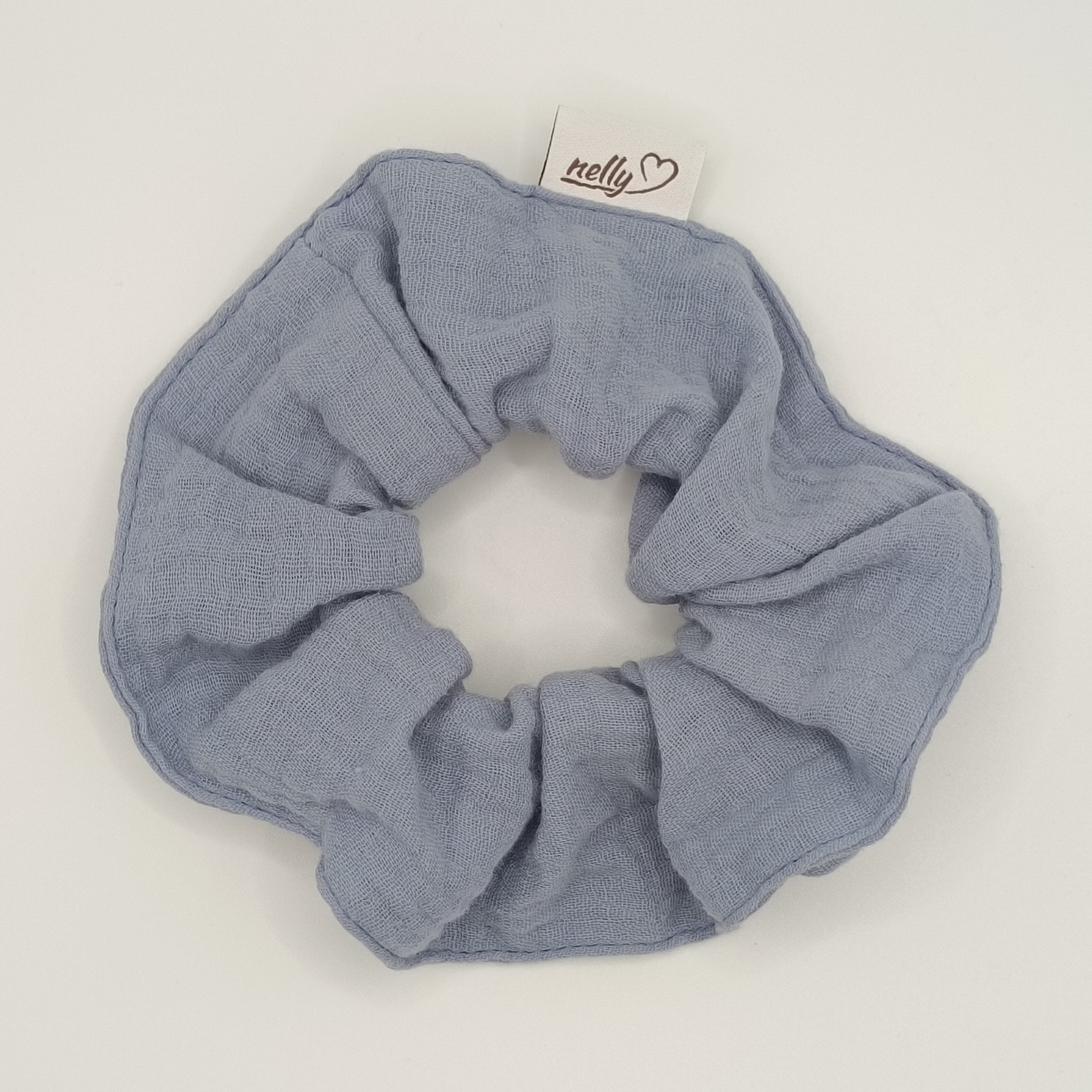 Mušelínová gumička scrunchie šedomodrá