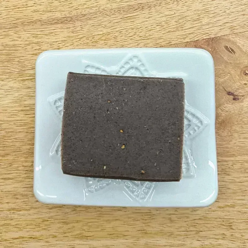 Bílá keramická mýdlenka s mandalou