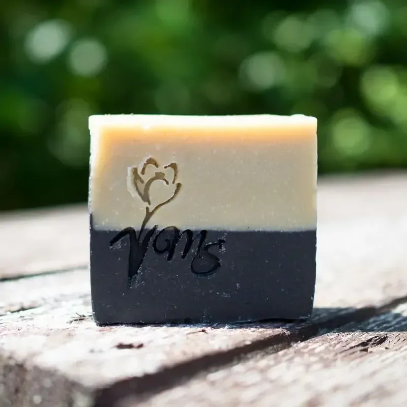 Přírodní mýdlo se zeleným jílem a aktivním uhlím 