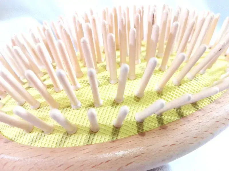 Kartáč na vlasy z bukového dřeva