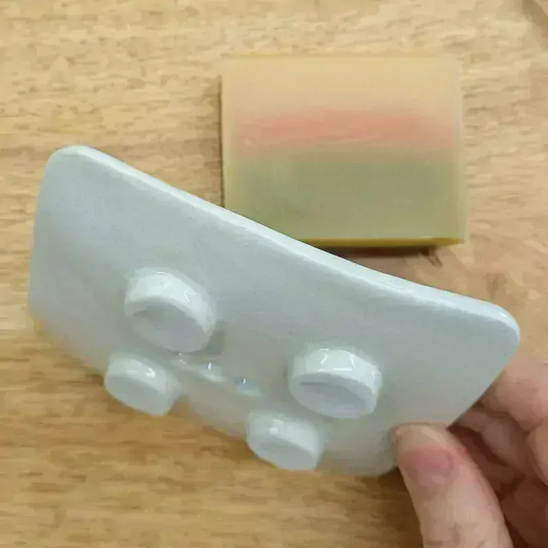 Keramická mýdlenka s barevným kapradím