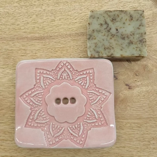 Růžová keramická mýdlenka s mandalou